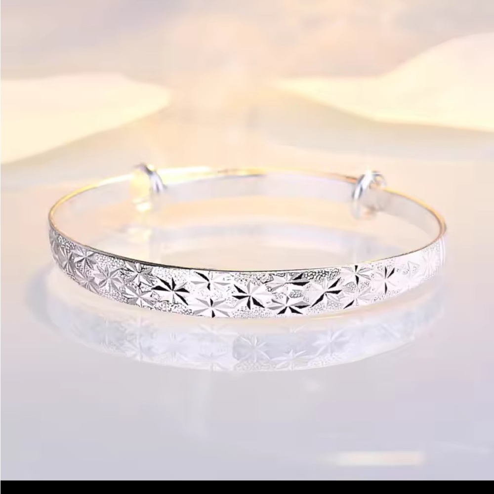 925 Sterling Silver Diamond Cut Bracelet - Picture 9 of 10